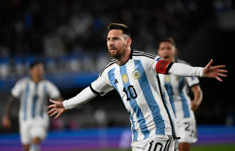 Football Lebanon - ركلة حرة لميسي... فوز صعب لكولومبيا والبيرو تنجو