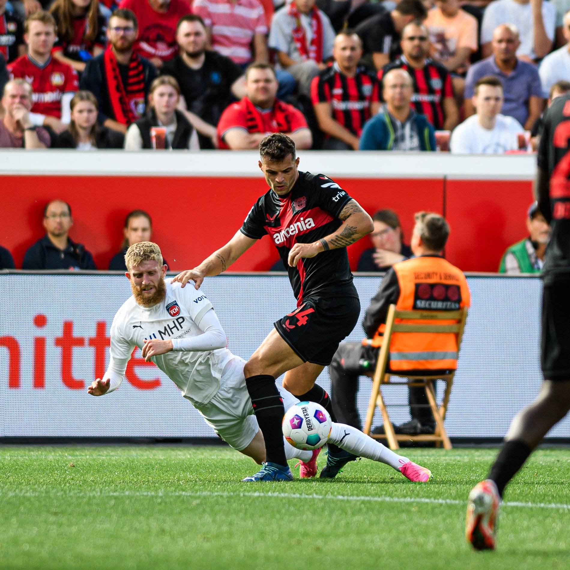 Football Lebanon - ليفركوزن يلحق ببايرن