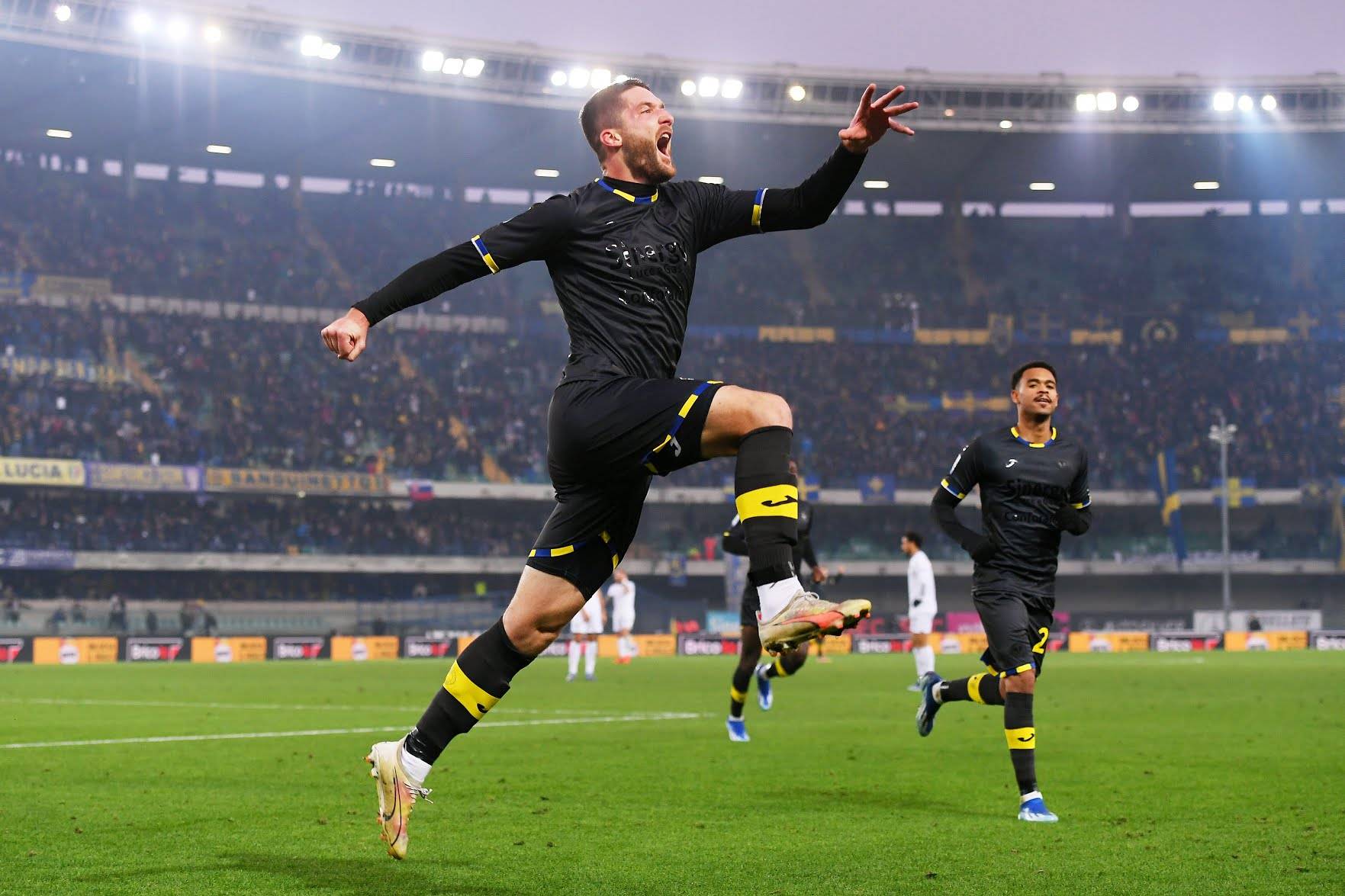 Football Lebanon - تهديد هنري بالقتل لإهداره ركلة جزاء