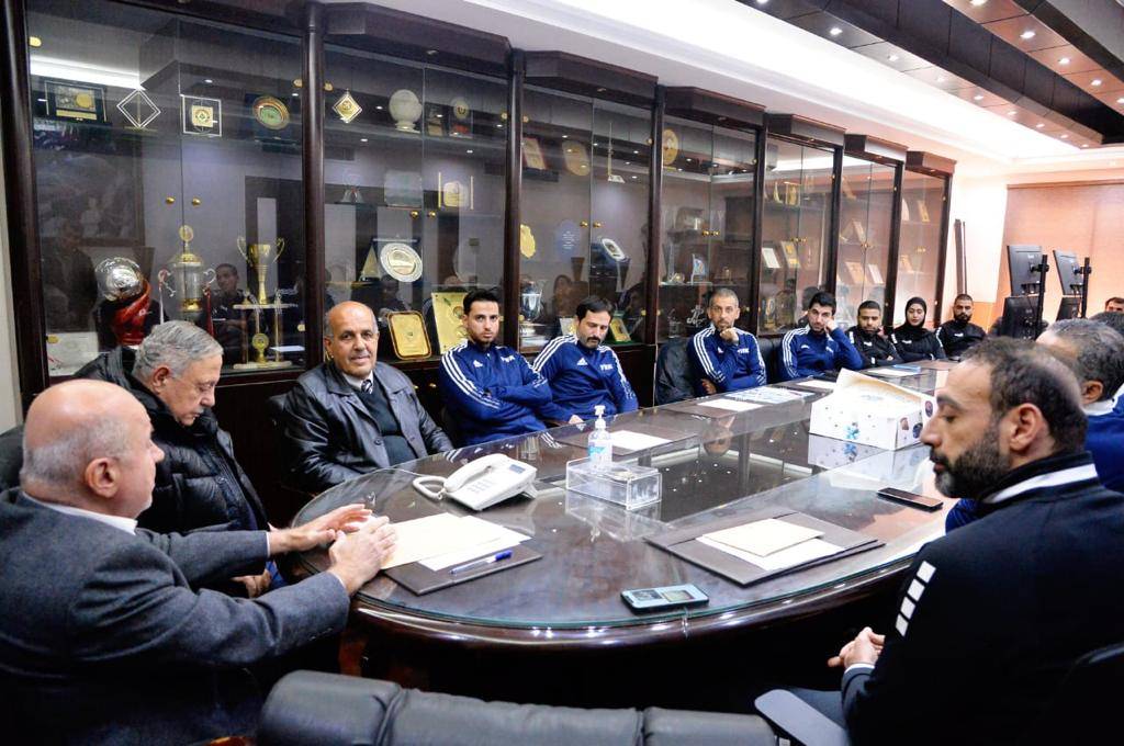 Football Lebanon - توزيع الشارات الدولية على الحكام