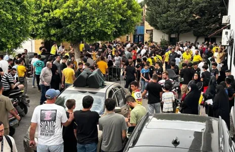 Football Lebanon - جمهور العهد يحتج على قرار إقفال النادي
