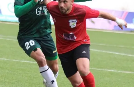 Football Lebanon - حسن ملاح لاعب حر ويدرس العروض