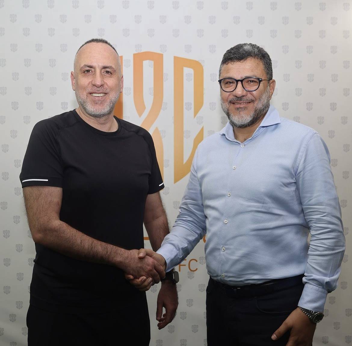 Football Lebanon - المحامي تميم سليمان يسلّم الأمانة للمحامي زين خليفة الذي سيتولى رئاسة النادي لمدة أربع سنوات