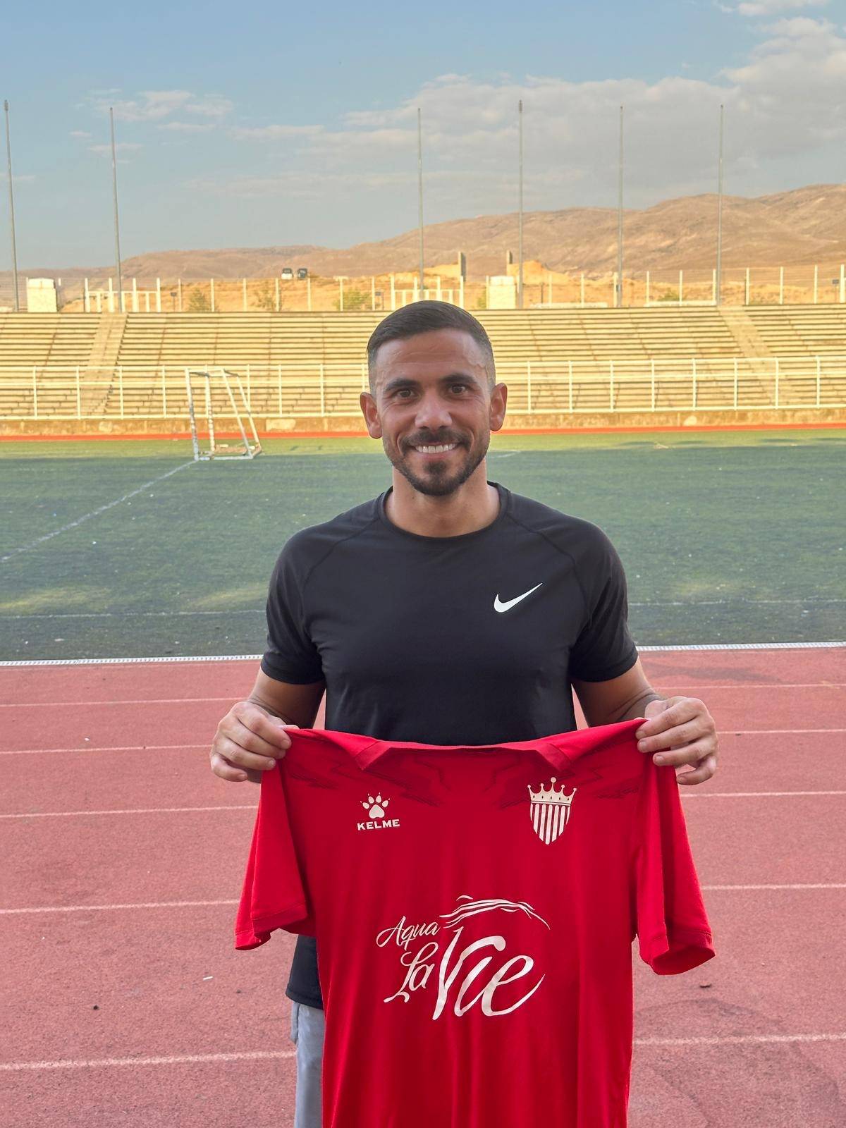 Football Lebanon - حسن ملاح في صفوف نادي شباب بعلبك