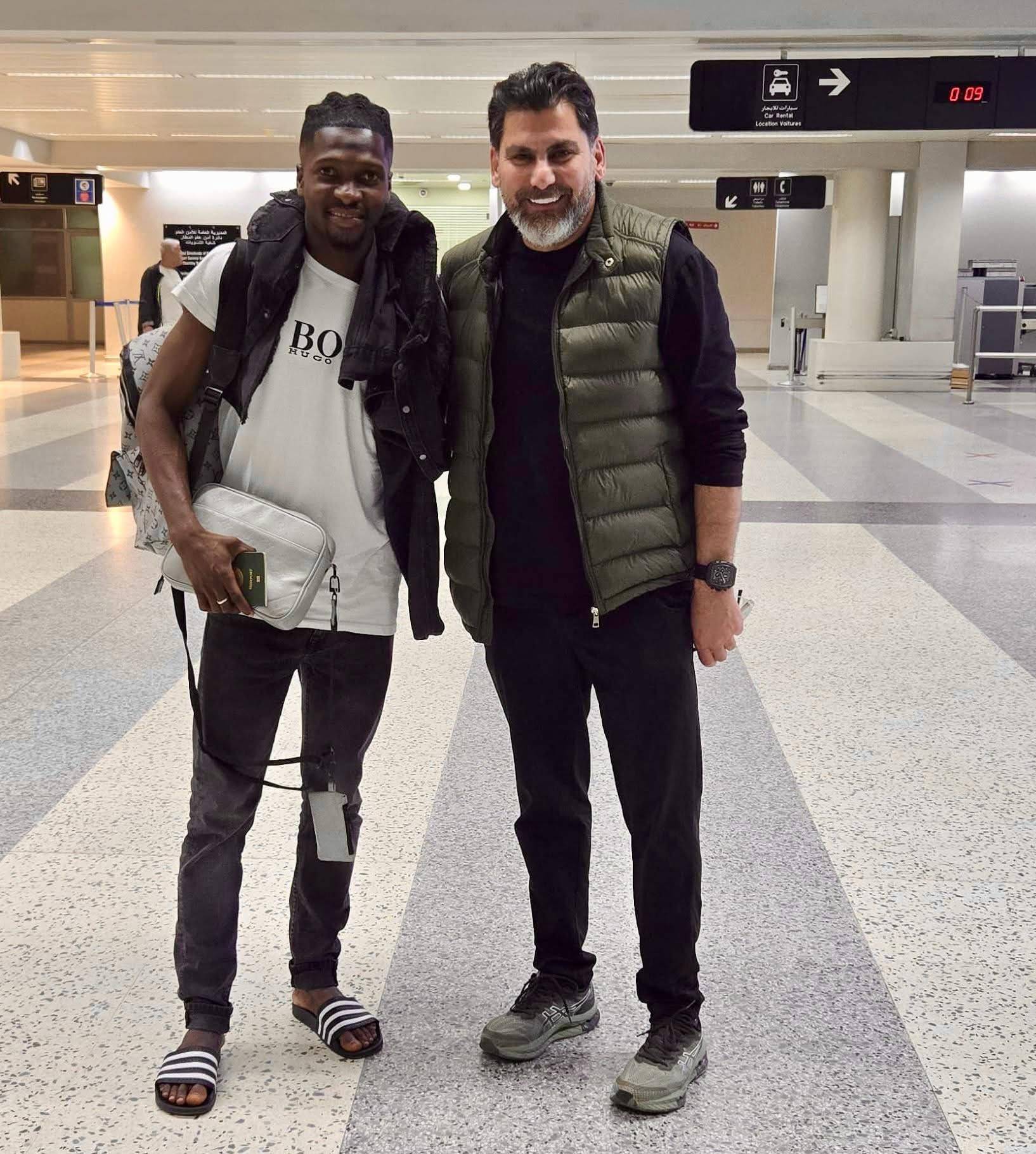 Football Lebanon - أبو بكر يصل مطار بيروت