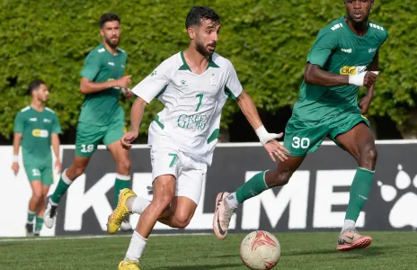 Football Lebanon - الأنصار يحافظ على الصدارة بعد فوزه على الحكمة بهدفين نظيفين