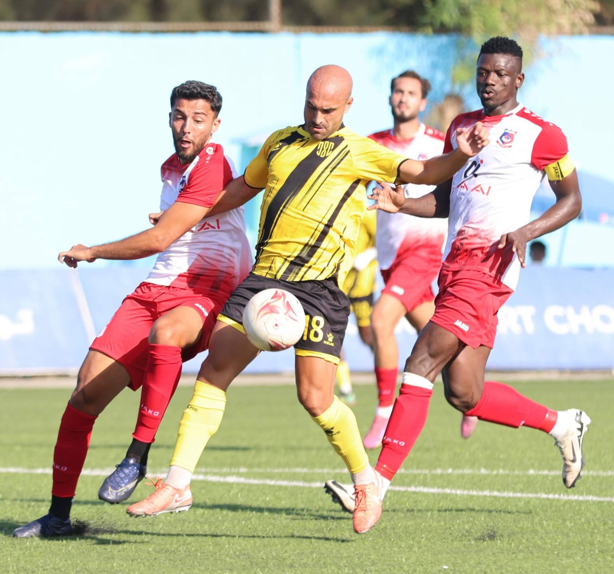 Football Lebanon - فوز العهد على التضامن صور