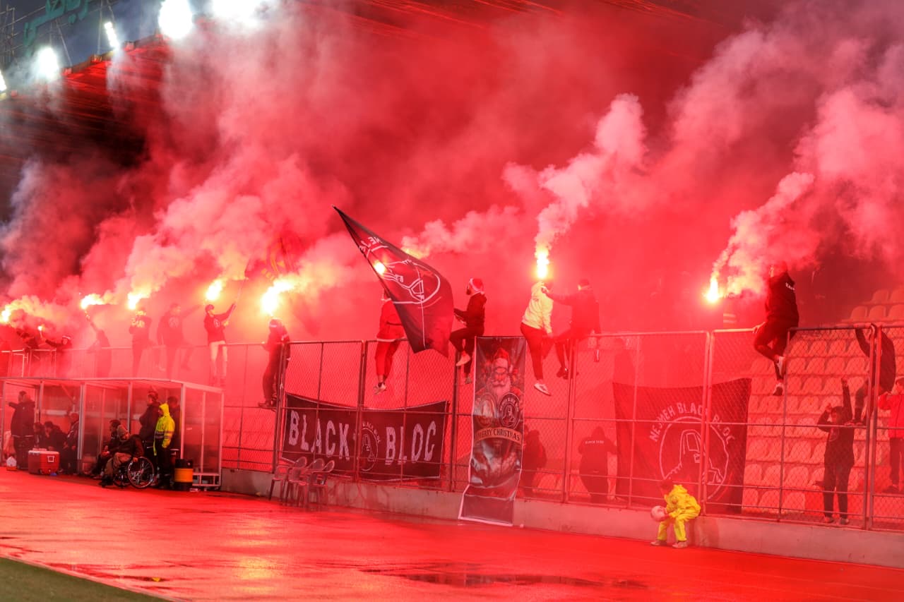Football Lebanon - لا شماريخ في الملاعب