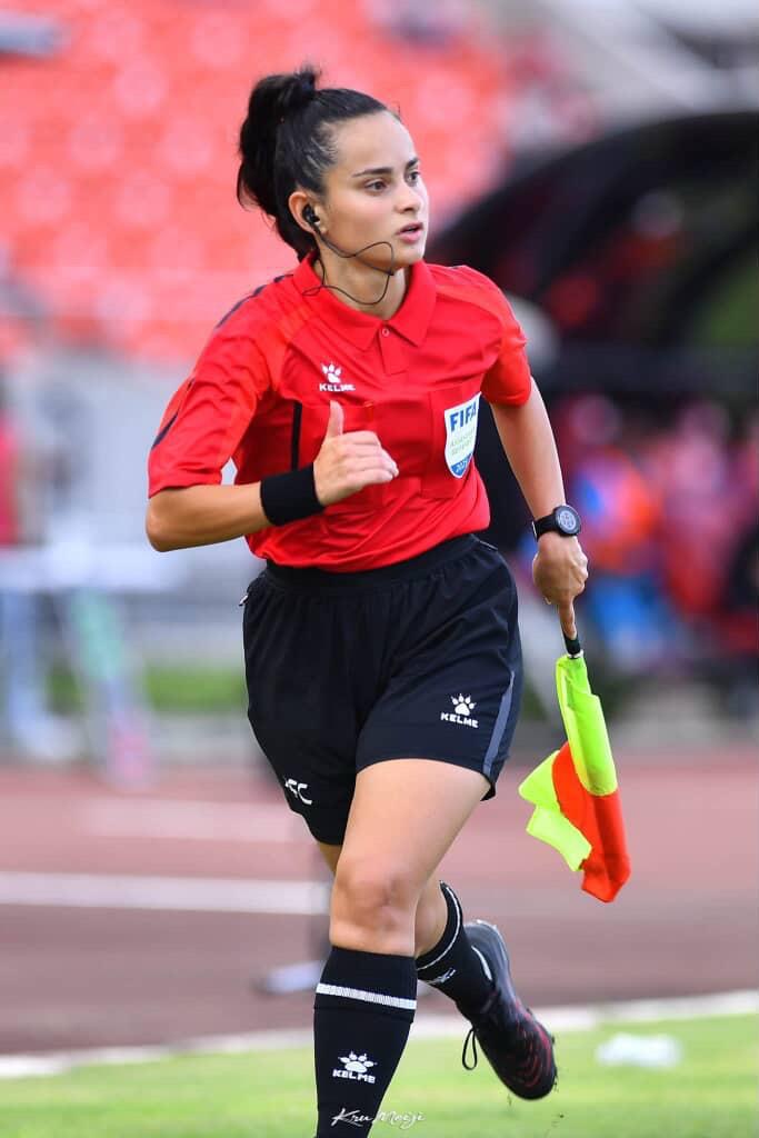 Football Lebanon - جنى حيدر حكم مساعدة تحصل على الشارة الدولية