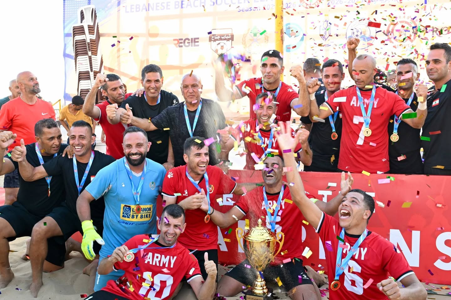 Football Lebanon - الجيش يتوّج بطلاً لدوري الشاطئية 2025-2026 بفوز مثير على الريجي 4-3