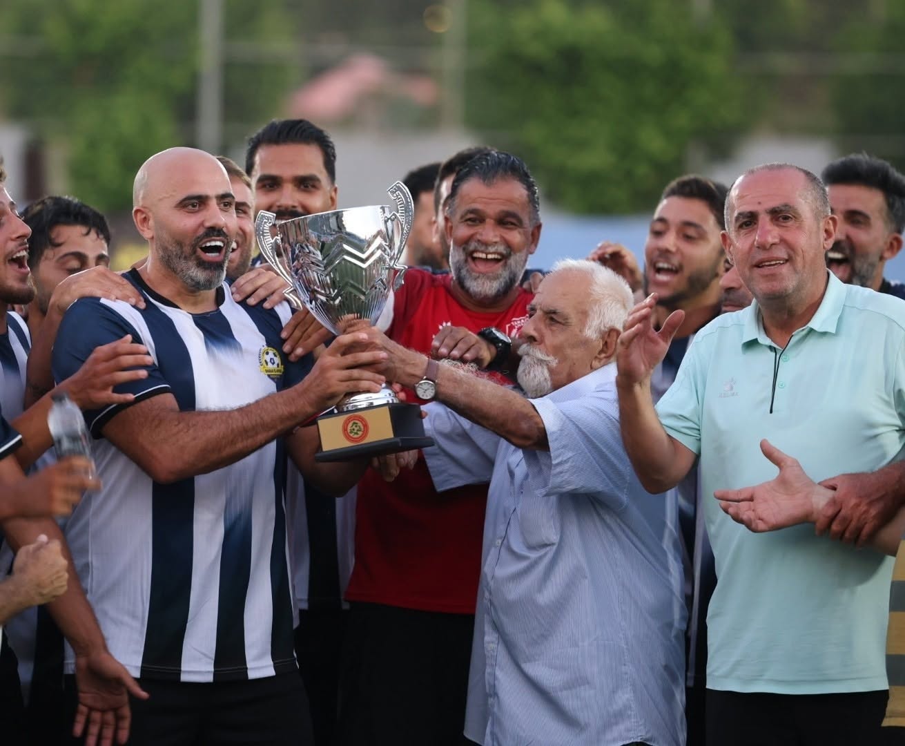 Football Lebanon - بالصور | تتويج شباب البرج بلقب بطولة دوري الدرجة الرابعة عن محافظة جبل لبنان للموسم 2025-2026.
