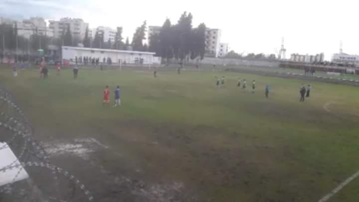 Football Lebanon - مباراة الرياضة والأدب مع الأنصار حوارة تنتهي بضرب الحكم