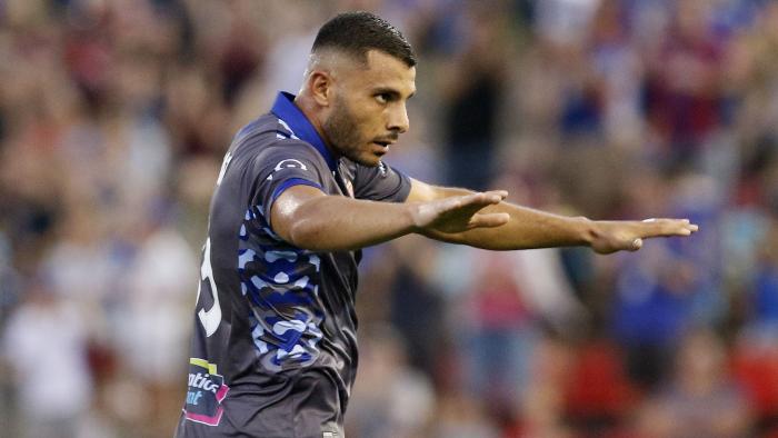 Football Lebanon - نبوت ينتقل إلى أوراوا الياباني