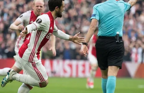 Football Lebanon - هل يرتدي يونس قميص المانشافت في كأس القارات ؟