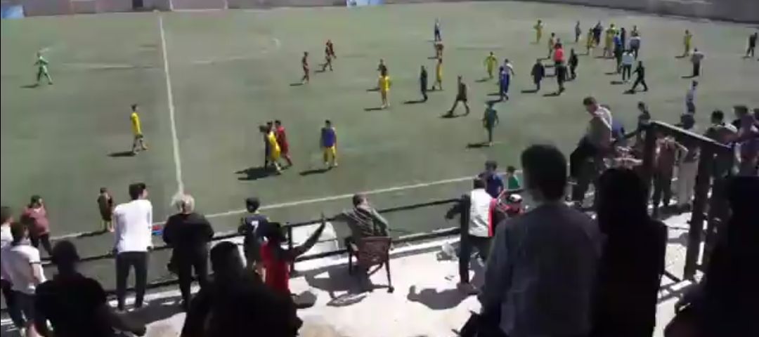 Football Lebanon - جماهير العهد والنجمة يتقاتلان في دوري الناشئين