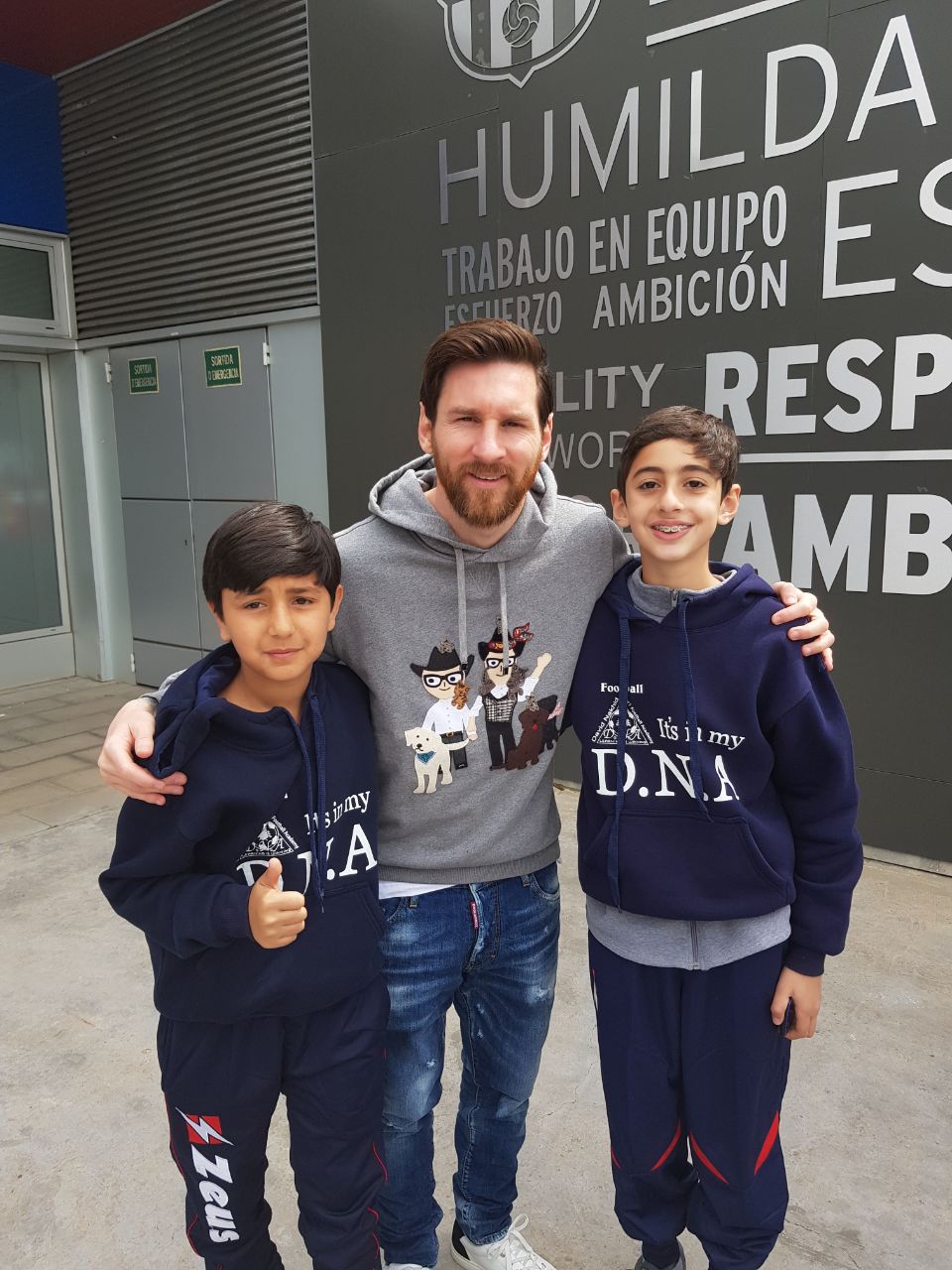 Football Lebanon - ابني الشهيدين الجمل والمقداد في ضيافة ميسي