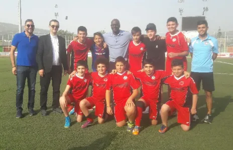 Football Lebanon - تورام يحاضر لاعبي السلام زغرتا لمكافحة العنصرية