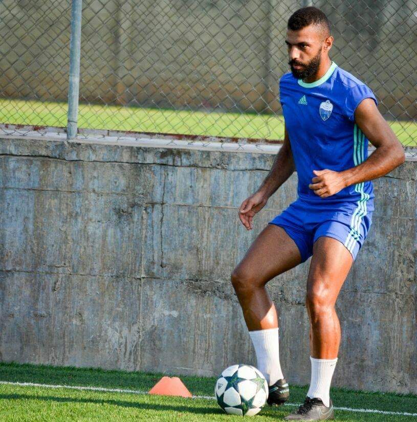 Football Lebanon - هل ينتقل مدافع الأنصار إلى البرج؟! 