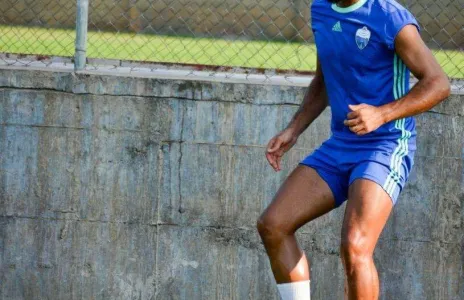 Football Lebanon - هل ينتقل مدافع الأنصار إلى البرج؟! 