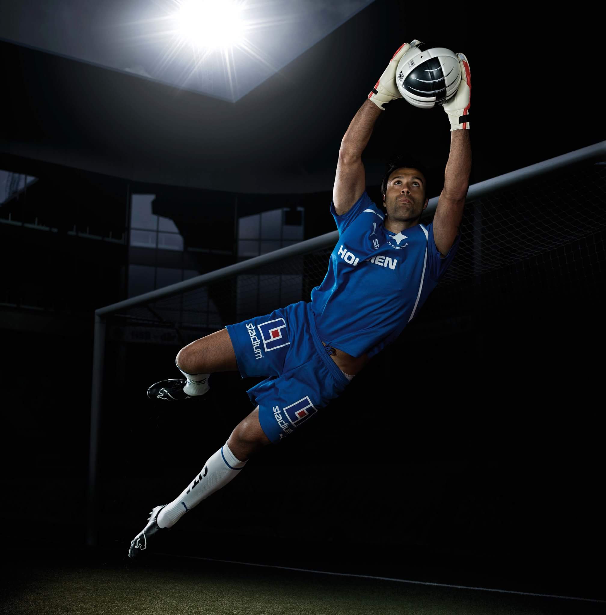 Football Lebanon - عباس حسن باقٍ مع النجمة 