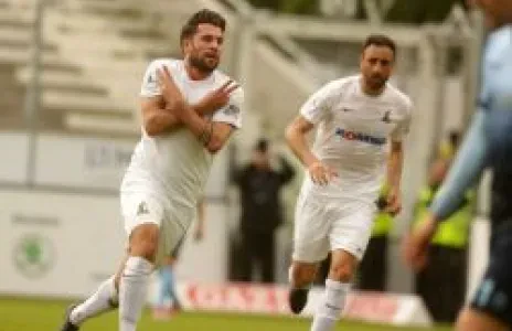 Football Lebanon - علوية لFootball Lebanon : عدة أندية تريد التوقيع معي