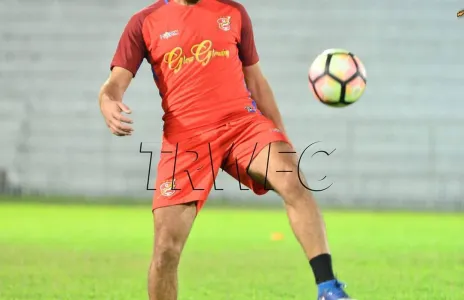 Football Lebanon - أبو بكر المل إلى الإحتراف مرة ثانية