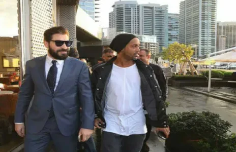 Football Lebanon - بيكيه سيزور لبنان لتكريم عنتر في مباراة استعراضية