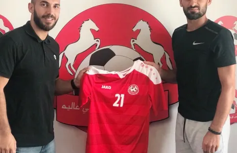 Football Lebanon - الإخاء يضم مقاتل جديد بضربة معلم لأبو الهيل الحديد 