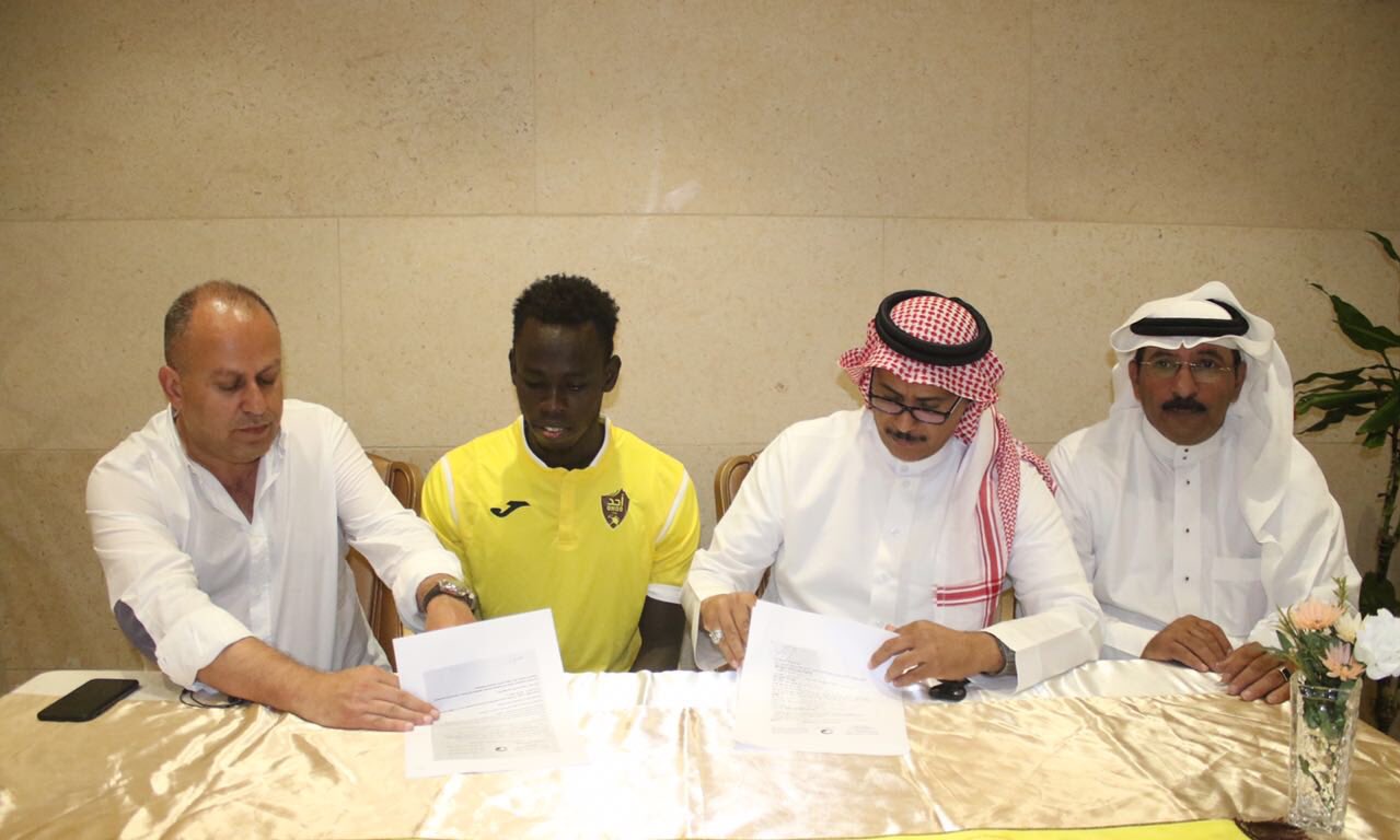 Football Lebanon - ادارة نادي أحد تتعاقد رسمياً مع الحاج مالك 