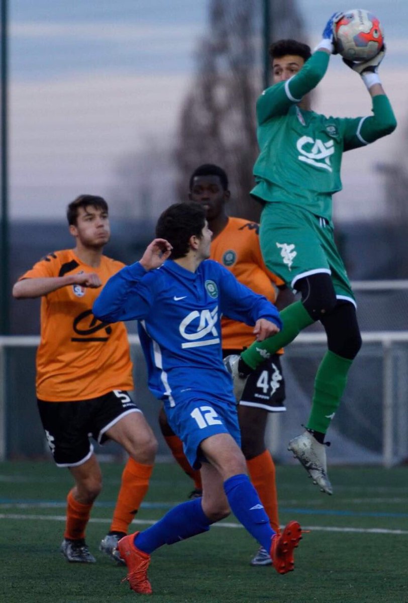 Football Lebanon - قليلات على مشارف التوقيع مع سبارتا براغ