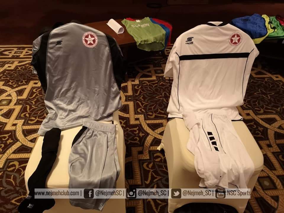 Football Lebanon - النجمة سيرتدي اللون الأبيض من Cappelli 