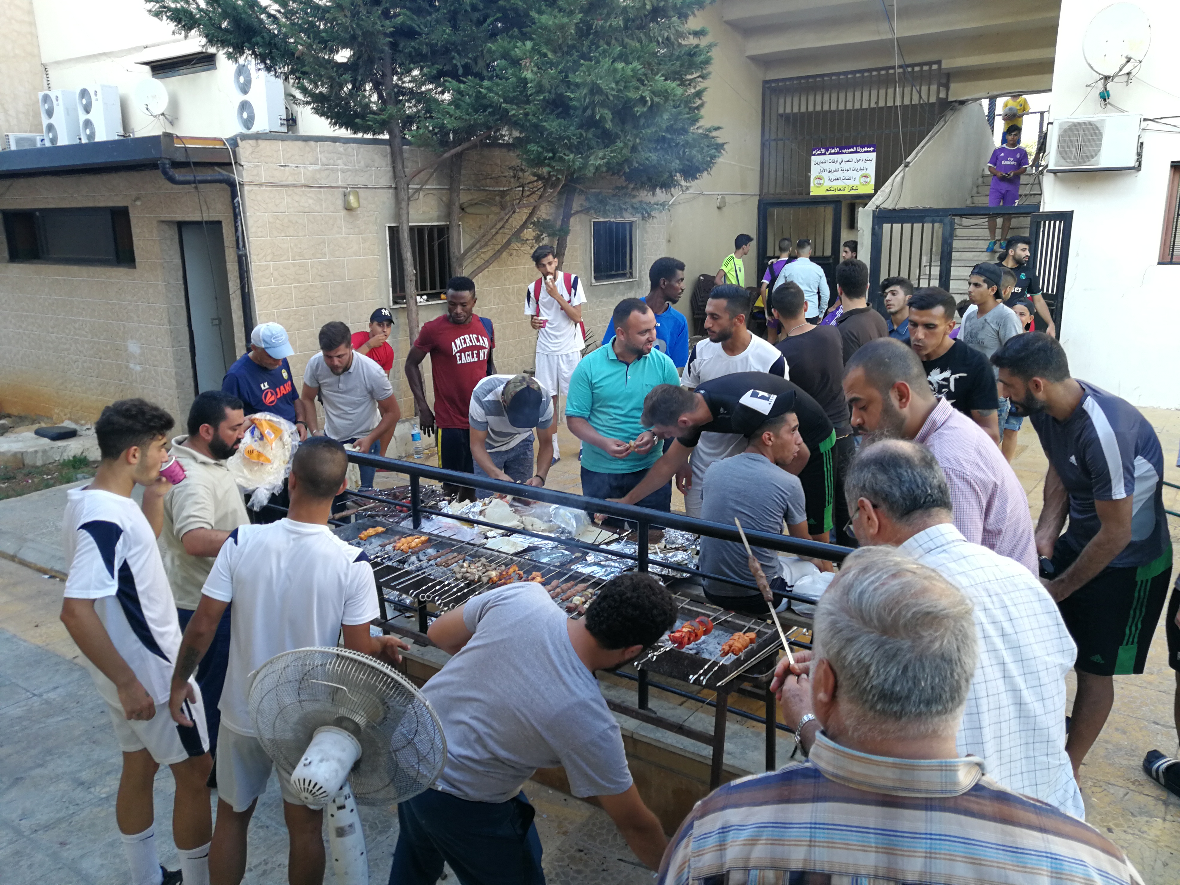 Football Lebanon - حفلة شواء لاستقبال عطايا و توديع الثلاثي 