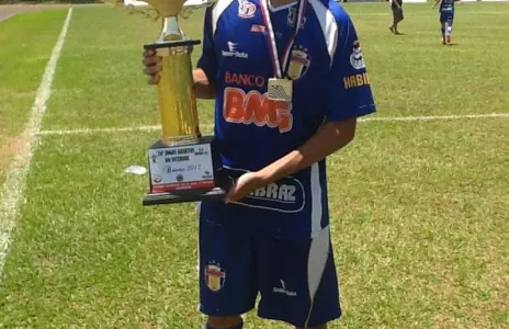 Football Lebanon - طرابلس يختبر مدافع برازيلي من أصول لبنانية 