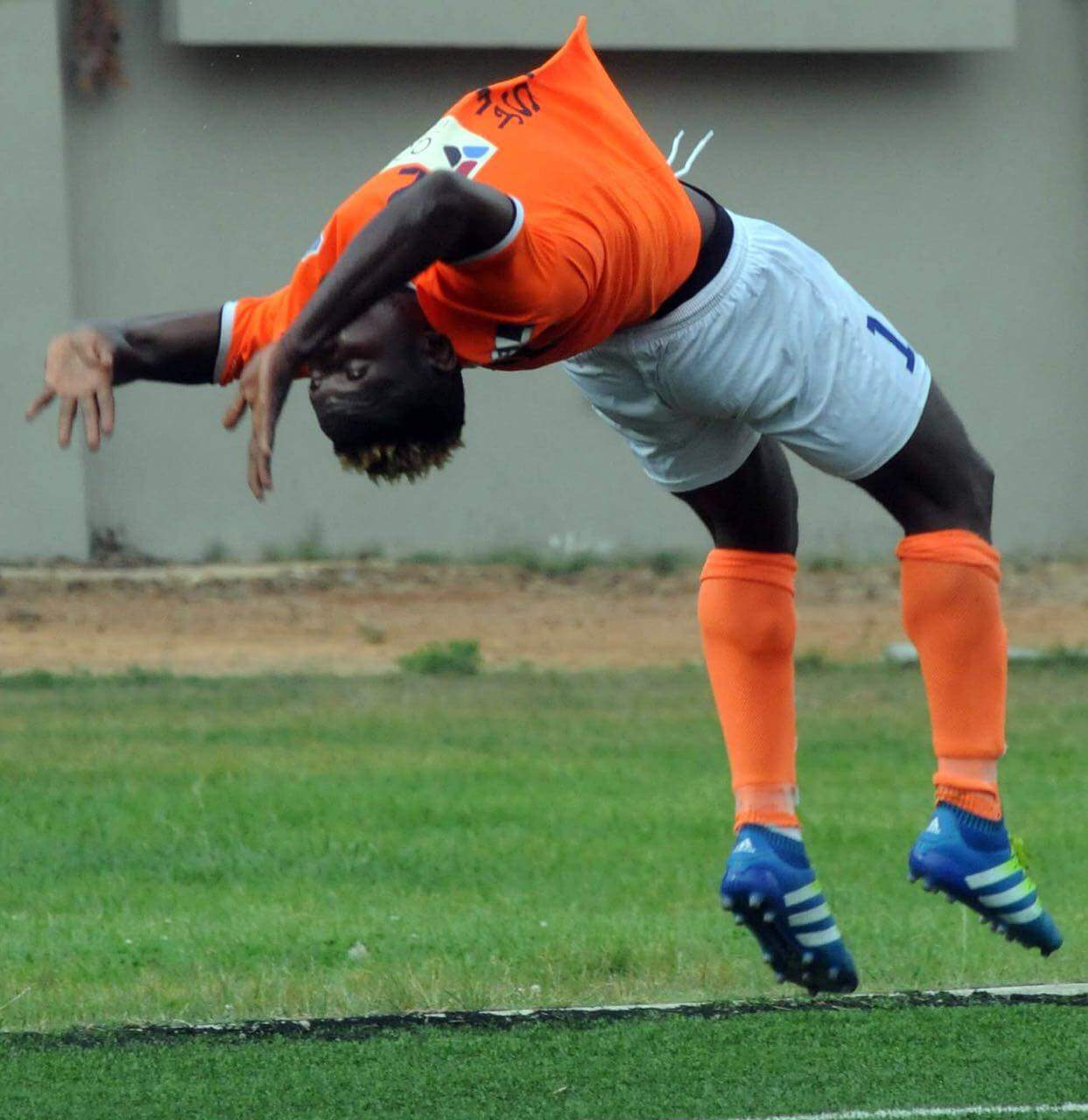 Football Lebanon - الساحل يصرف النظر عن اجانب التحدي 