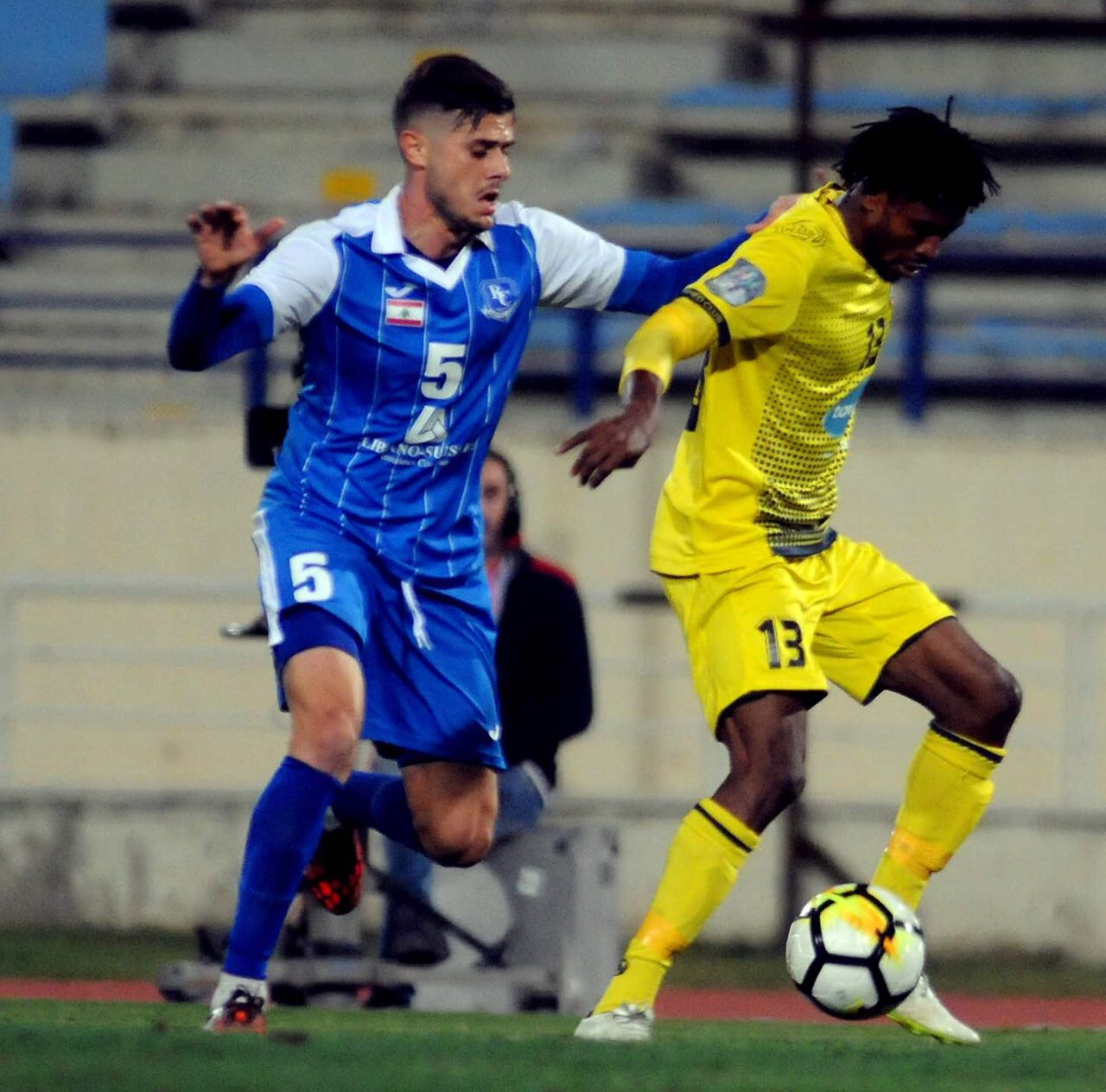 Football Lebanon - نجم وسط الراسينغ بين الهومنتمن والشباب العربي 