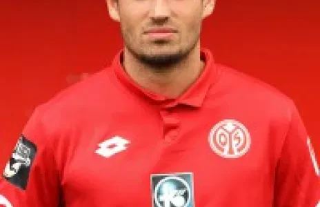 Football Lebanon - لبنانيون يافعون ... محترفون في الظل