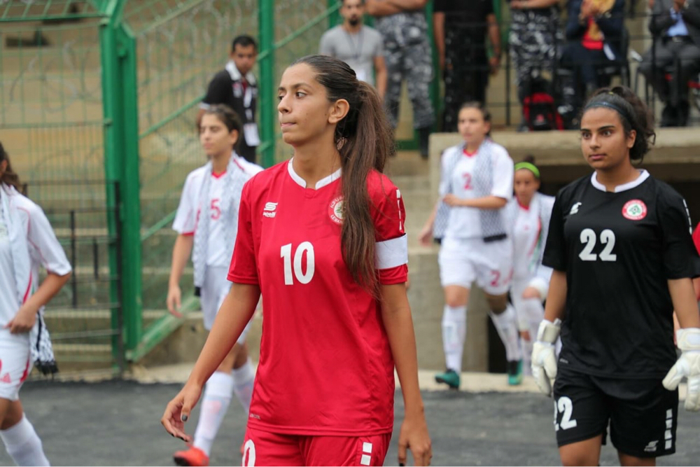 Football Lebanon - قائدة منتخب الشابات من السلام زغرتا إلى SAS