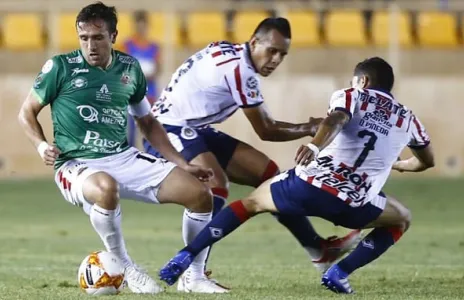 Football Lebanon - أميوني وغوارش يضعان قدماً في البلاي أوف