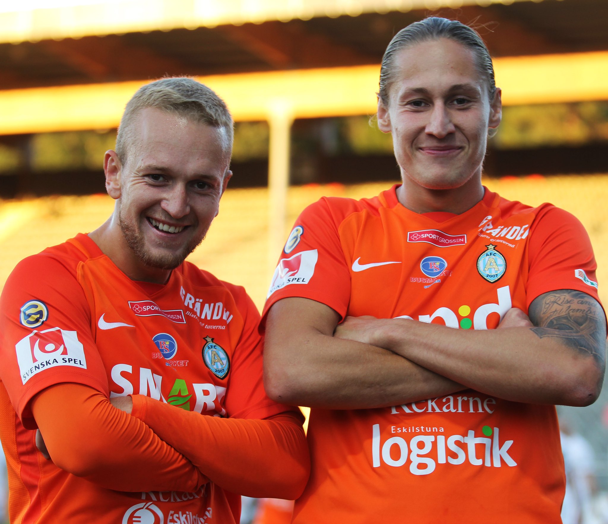 Football Lebanon - الشقيقان ميشال على بُعد 3 مباريات من المباراة الفاصلة للدوري الممتاز