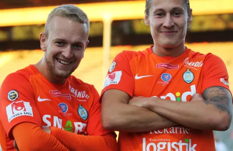 Football Lebanon - الشقيقان ميشال على بُعد 3 مباريات من المباراة الفاصلة للدوري الممتاز