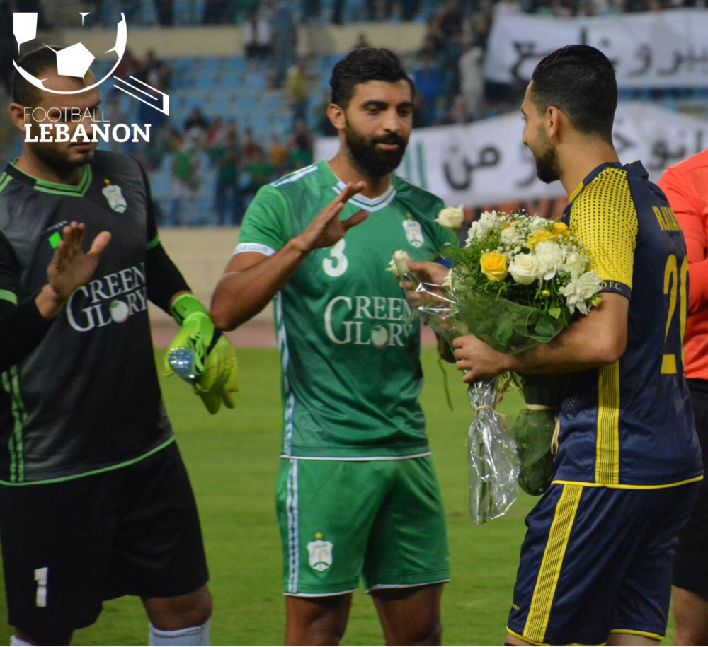Football Lebanon - عطايا يهدي الورود لزملائه السابقين