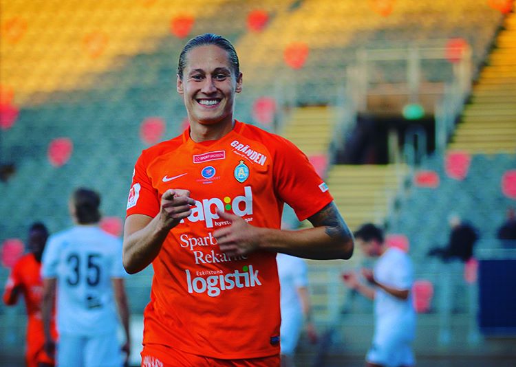 Football Lebanon - الشقيقان ميشال يحسمان التأهل إلى الـ"بلاي أوف"