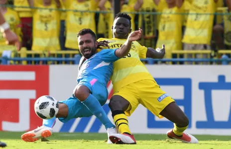 Football Lebanon - العمري يفوز مع ساغان في مباراته العاشرة ويصبح على بعد خطوة من بر الأمان