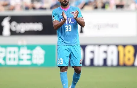 Football Lebanon - العمري ينجو من الهبوط في اليابان قبل العودة إلى الإمارات