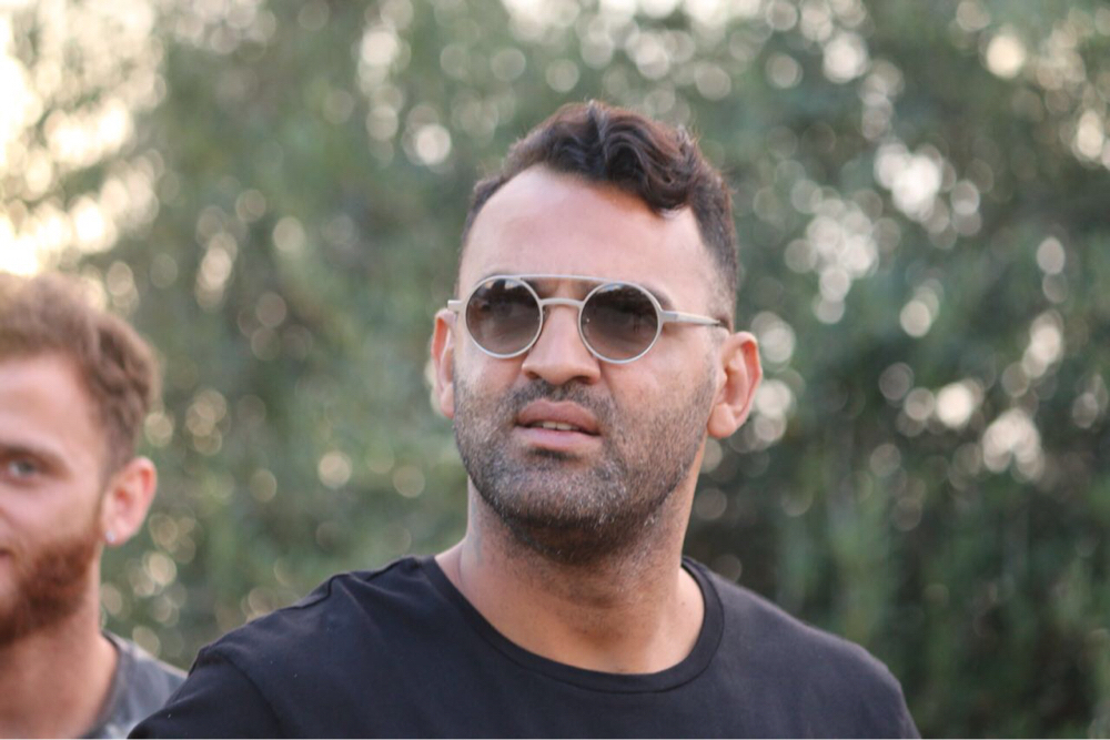 Football Lebanon - عنتر الى الامارات لتشجيع المنتخب