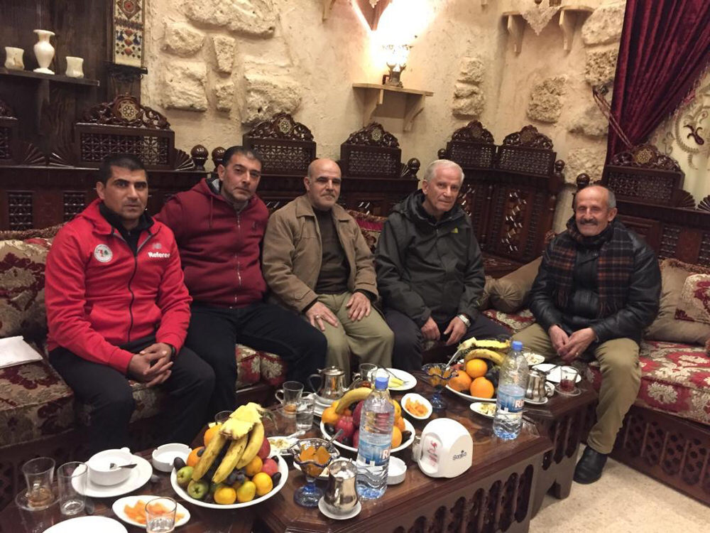 Football Lebanon - اجتماع اندية بعلبك مع رئيس بلديتها