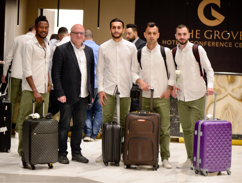 Football Lebanon - وصول بعثة العهد الى المنامة