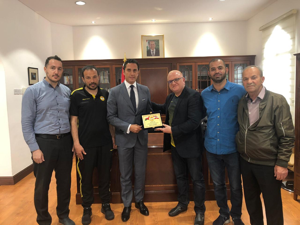 Football Lebanon - العهد يزور سفير لبنان في سلطنة عمان