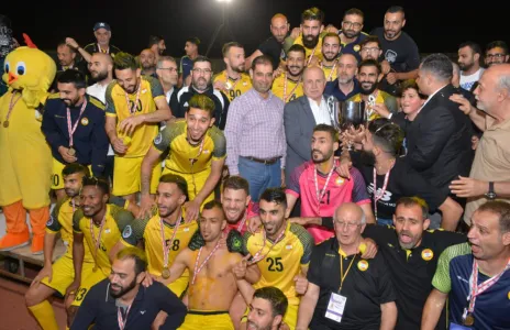 Football Lebanon - العهد يحقق الثنائية على حساب الأنصار
