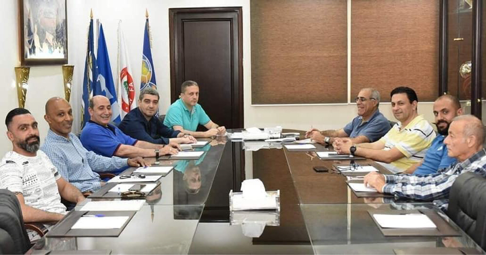 Football Lebanon - مدرب المنتخب الجديد يلتقي الجهازين الفني والاداري